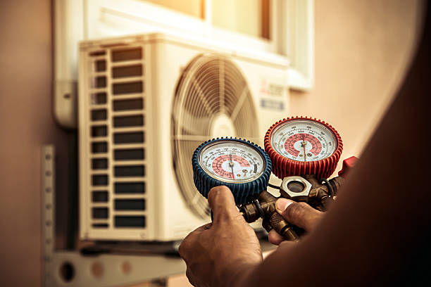 Professional Hvac technician working in Odessa, DE